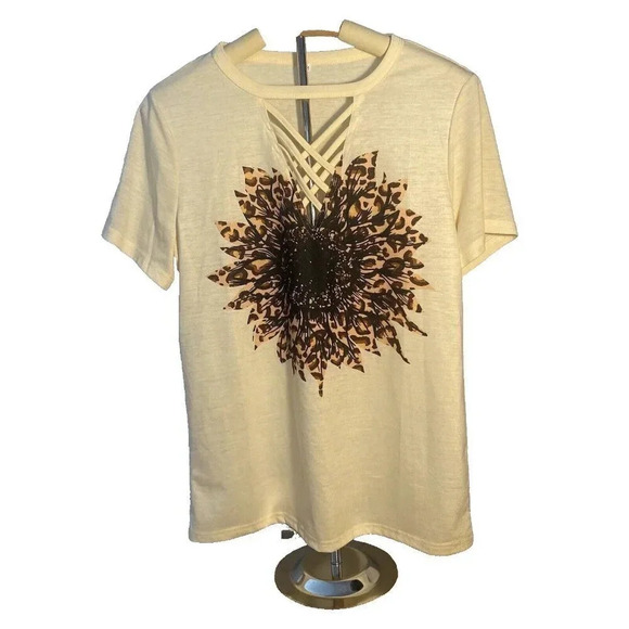 Leopard Sunflower Women's Size M Short Sleeve Tee Yellow - Picture 1 of 4
